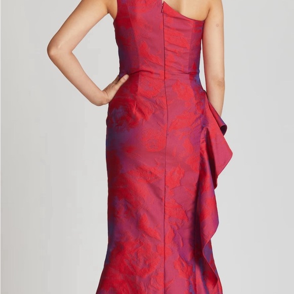 Elegant Red Evening Gown - Picture 2 of 10